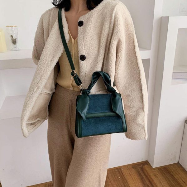 1556211228386 Casual retro temperament frosted messenger bag women