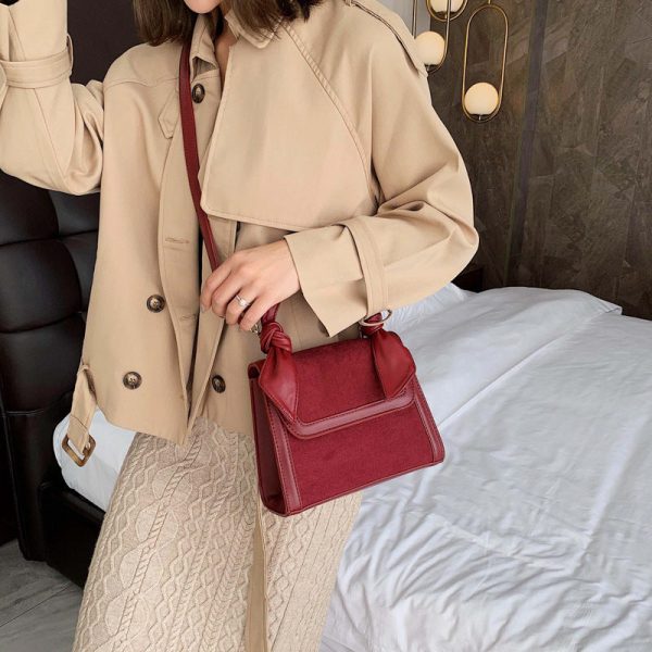 5335679434826 Casual retro temperament frosted messenger bag women